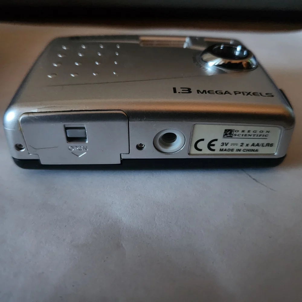 DSHOT III 1.3 Mega Pixel Digital Camera - Silver
